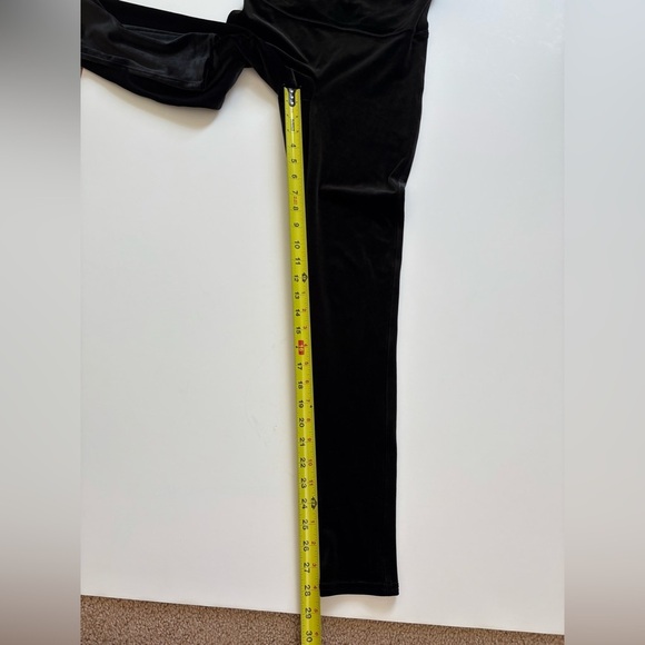 Spanx Black Velvet Leggings Size Medium - Picture 8 of 10